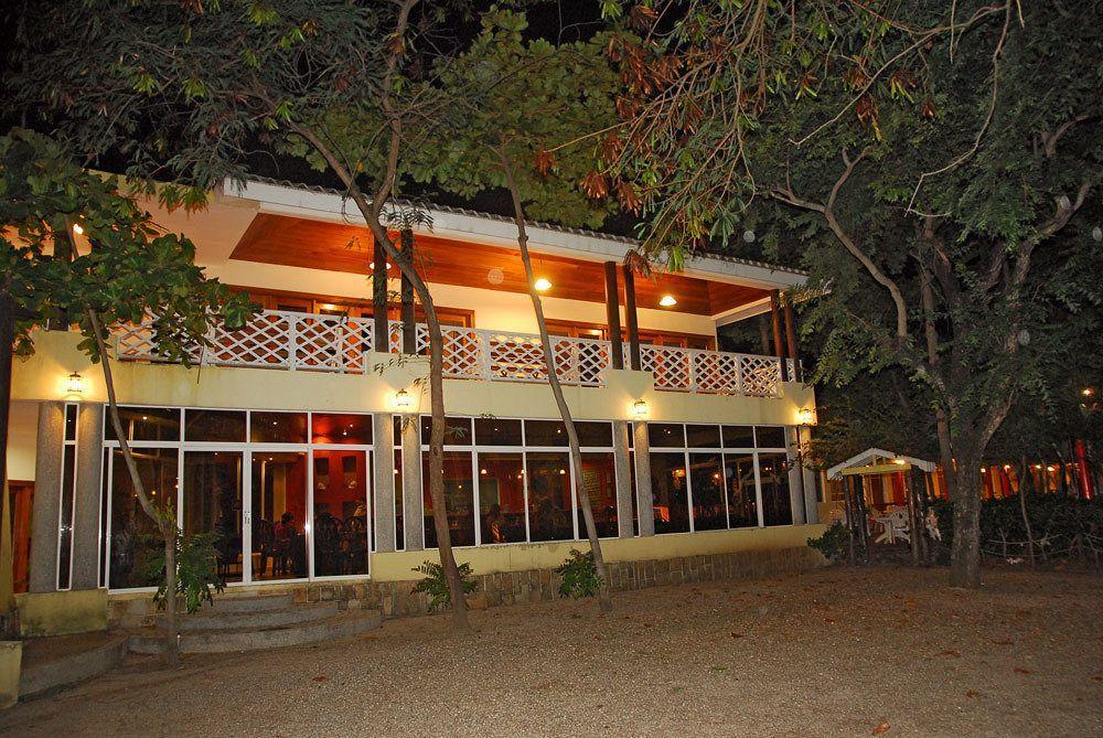 Hotel Vistamar Beachfront Resort & Conference Center Pochomil Exteriör bild