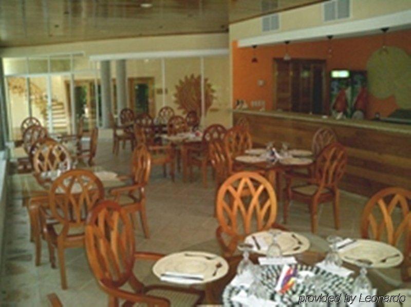 Hotel Vistamar Beachfront Resort & Conference Center Pochomil Restaurang bild